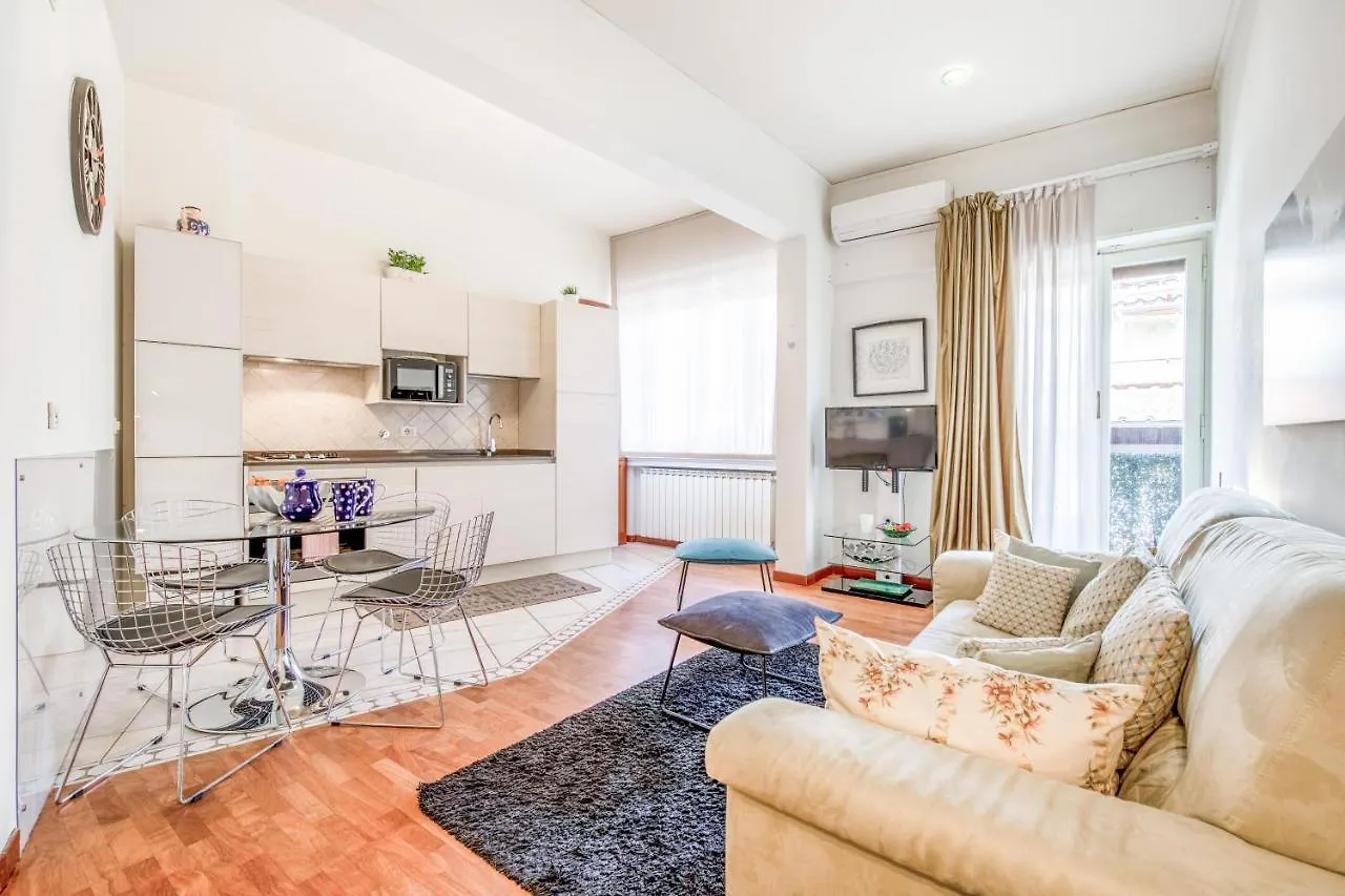 Guesthost - Elegant Suite Ponte Vecchio Florence