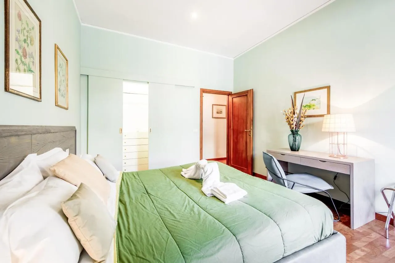 Guesthost - Elegant Suite Ponte Vecchio Florence 0*,